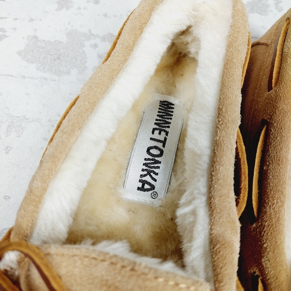 New Minnetonka Tan Suede Slip On Lace Top Fur Lining Casual Flat Loafers F80 - Picture 5 of 11
